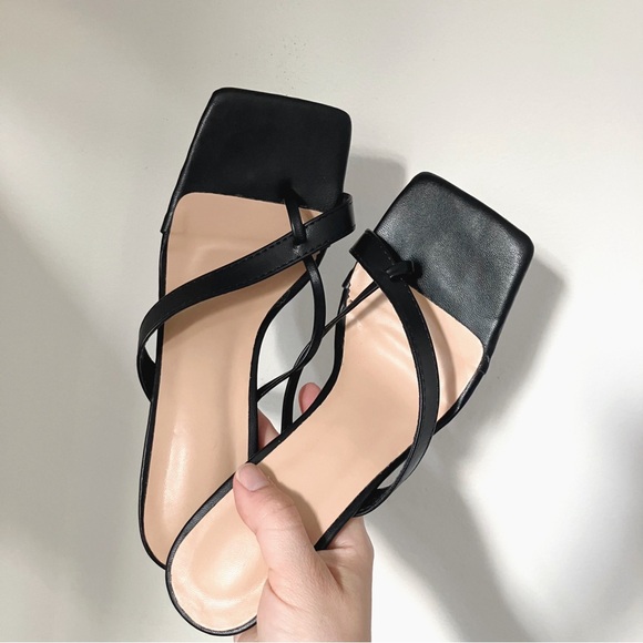 No Label • Mule Style Toe Strap Heel in Black - Picture 3 of 10